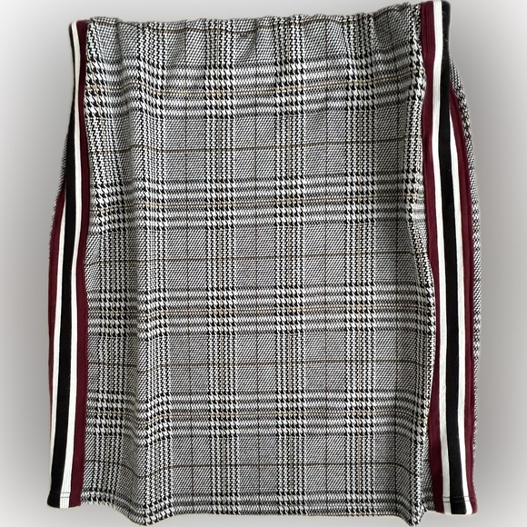 ❓Outfit — MINI SKIRT & CROP TOP SET by Guess / Combo — Plaid — Size Small - Picture 14 of 17